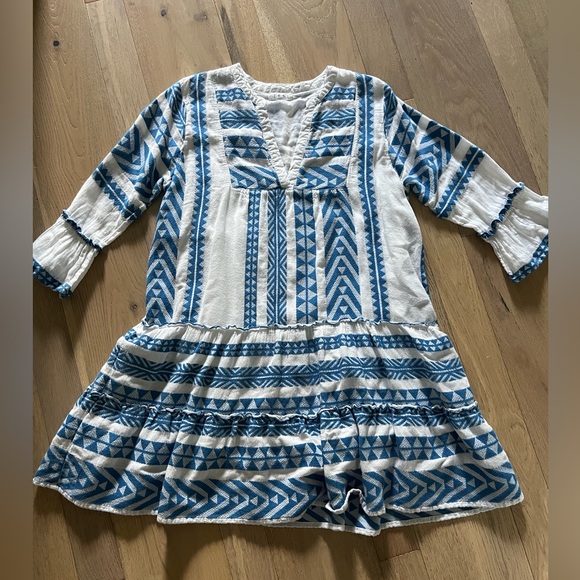 THML Dresses & Skirts - THML blue and white geometric pattern 3/4 bell sleeve vneck mini dress